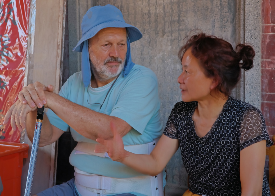 Renping Su-Goarzin transmettant son expérience à un pratiquant