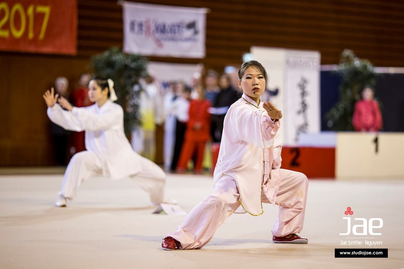 Jeunes pratiquantes de Taiji moderne lors d’une compétition