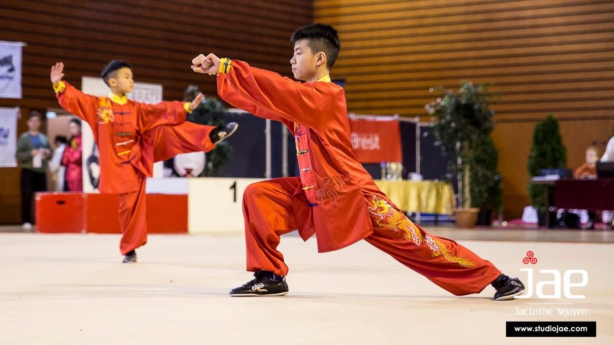 Jeunes pratiquants de Taiji moderne lors d’une compétition