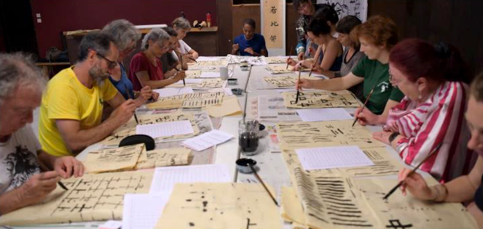 Moment de découverte pendant un atelier du midi
